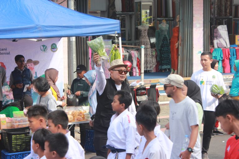 ✅ Diskatan Mendukung Petani Milenial Kuningan dalam Pemasaran Produk Pertanian mereka