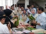 Rokhmat Ardiyan Melakukan Blusukan ke Pasar Baru dan Kepuh Kuningan dalam Kampanye Perdana