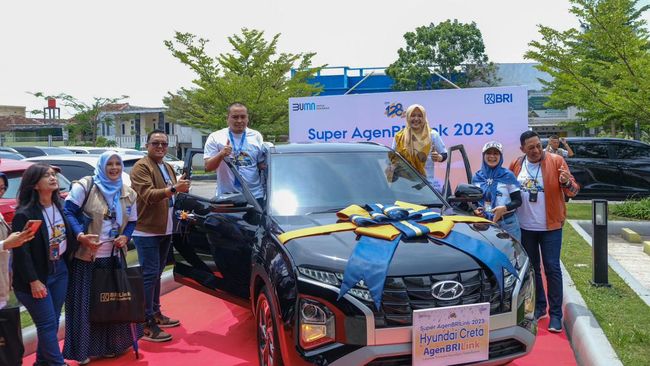 BRI Memberikan Penghargaan Mobil untuk Super Agen BRILink