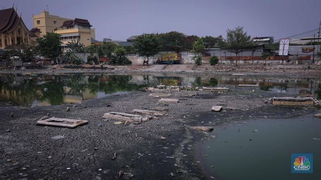 Kampung Apung Terbebas dari Banjir, Muncul Makam di Tanah Kering