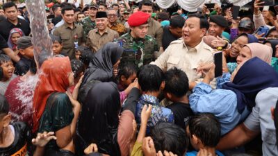 Prabowo Disambut Antusias Ribuan Warga di Sukabumi saat Meresmikan 9 Titik Bantuan Sumber Air