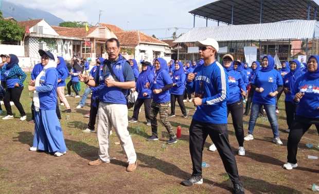 ✅ Ratusan Ibu Diajak Bersenam Ria dalam Kampanye Caleg RI dari PAN di Kuningan oleh Dipo Nurhadi Ilham