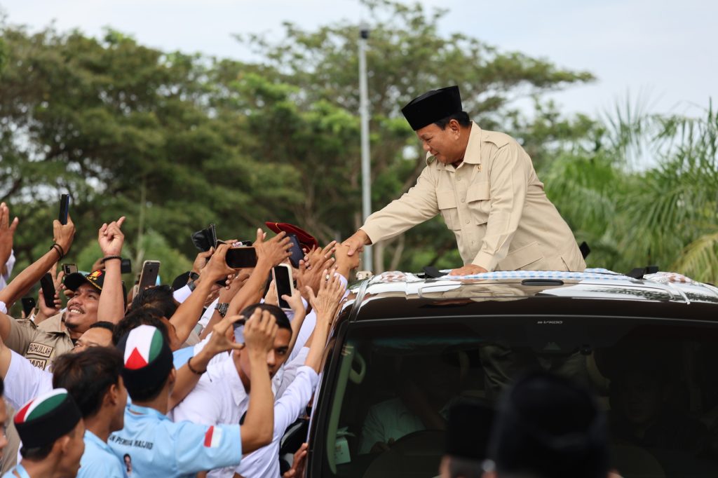 Prabowo Berbincang dengan Warga dan Relawan di Kedai Kopi Aceh: Sungguh Menakjubkan!