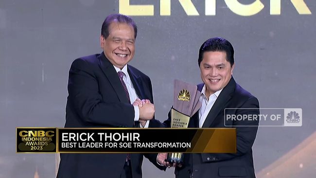 Erick Thohir Receives Best Leader Award for SOE Transformation