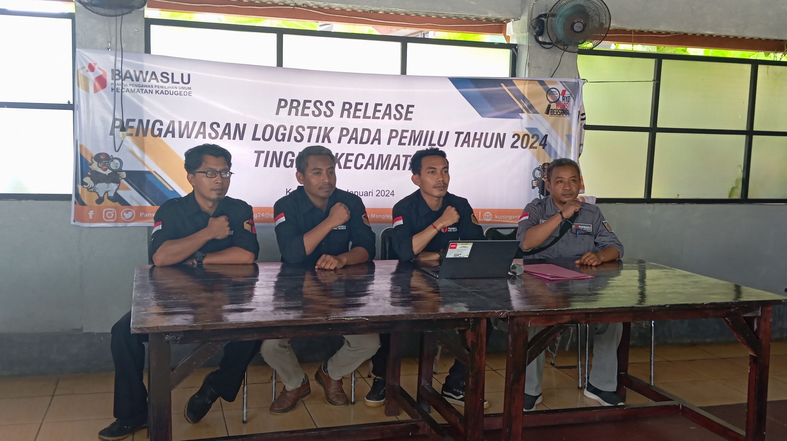 ✅ Panwascam Cilebak Memastikan Distribusi Logistik Pemilu 2024 Terjamin Aman