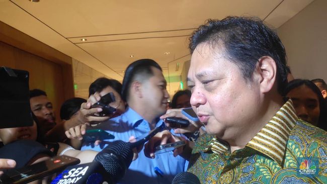 Airlangga Akan Terus Bagikan Bantuan Pangan Hingga Juni 2024