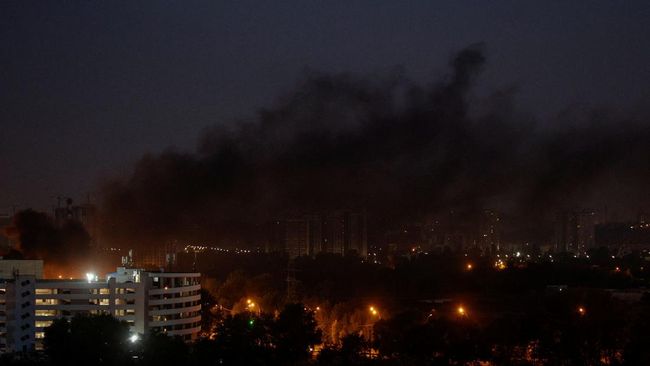 Konflik antara Rusia dan Ukraina! Pertempuran antara Putin dan Zelensky mengakibatkan kerusakan, sementara tangki bahan bakar minyak dan gas terkena dampaknya