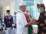 Pj Bupati di Bandara Kertajati Sambut Ratusan Jamaah Haji Kuningan