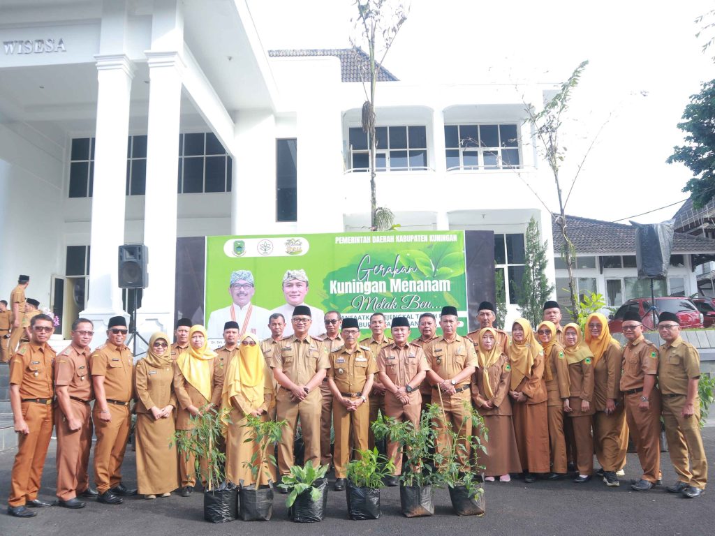 Pj Bupati Melakukan Peluncuran Gerakan Kuningan Menanam, Melak Beu!