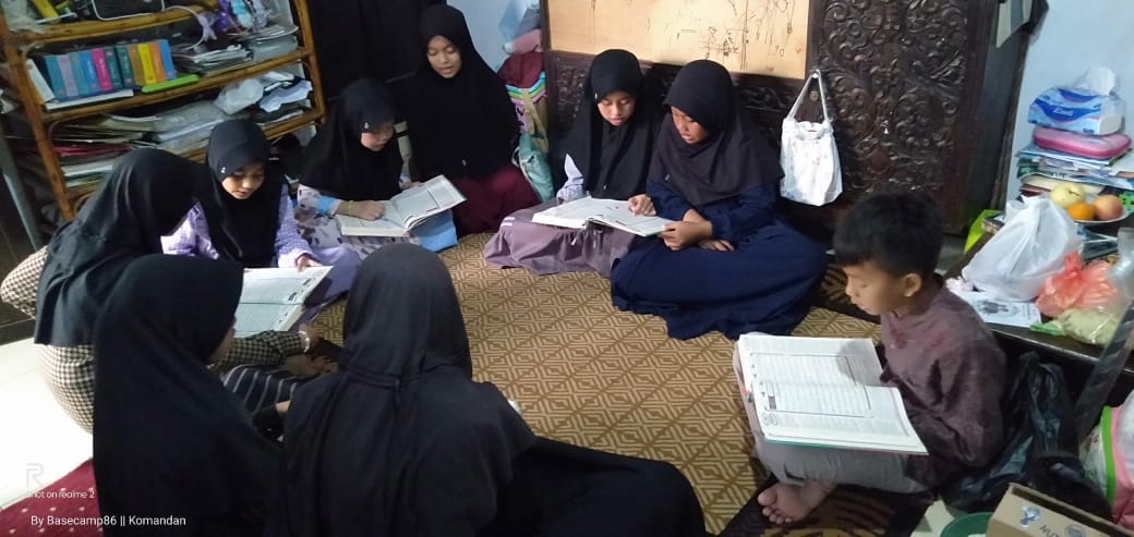 Anak-anak Mengikuti Kegiatan Tahfidz di Base Camp Desa Pajambon selama Libur Sekolah ✅