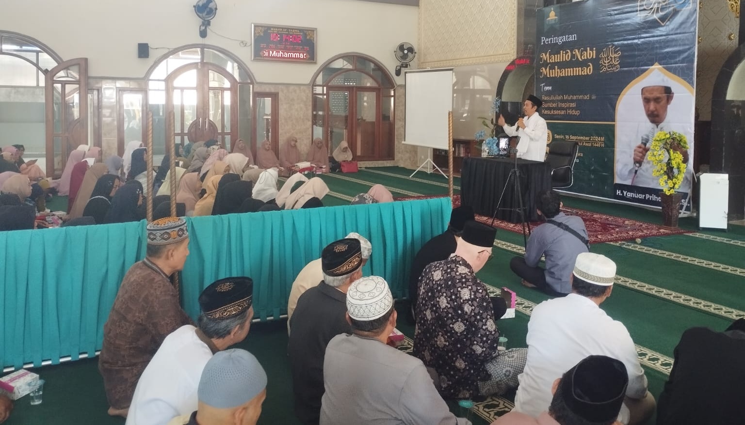 Di Jalaksana, Yanuar Prihatin Calon Bupati dalam Ceramah Maulid Nabi