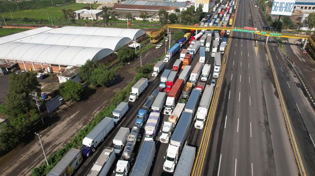 40 Jam Kepadatan Lalu Lintas karena Demo Jalan Tol, Truk-Bus Terjebak tidak Bisa Bergerak